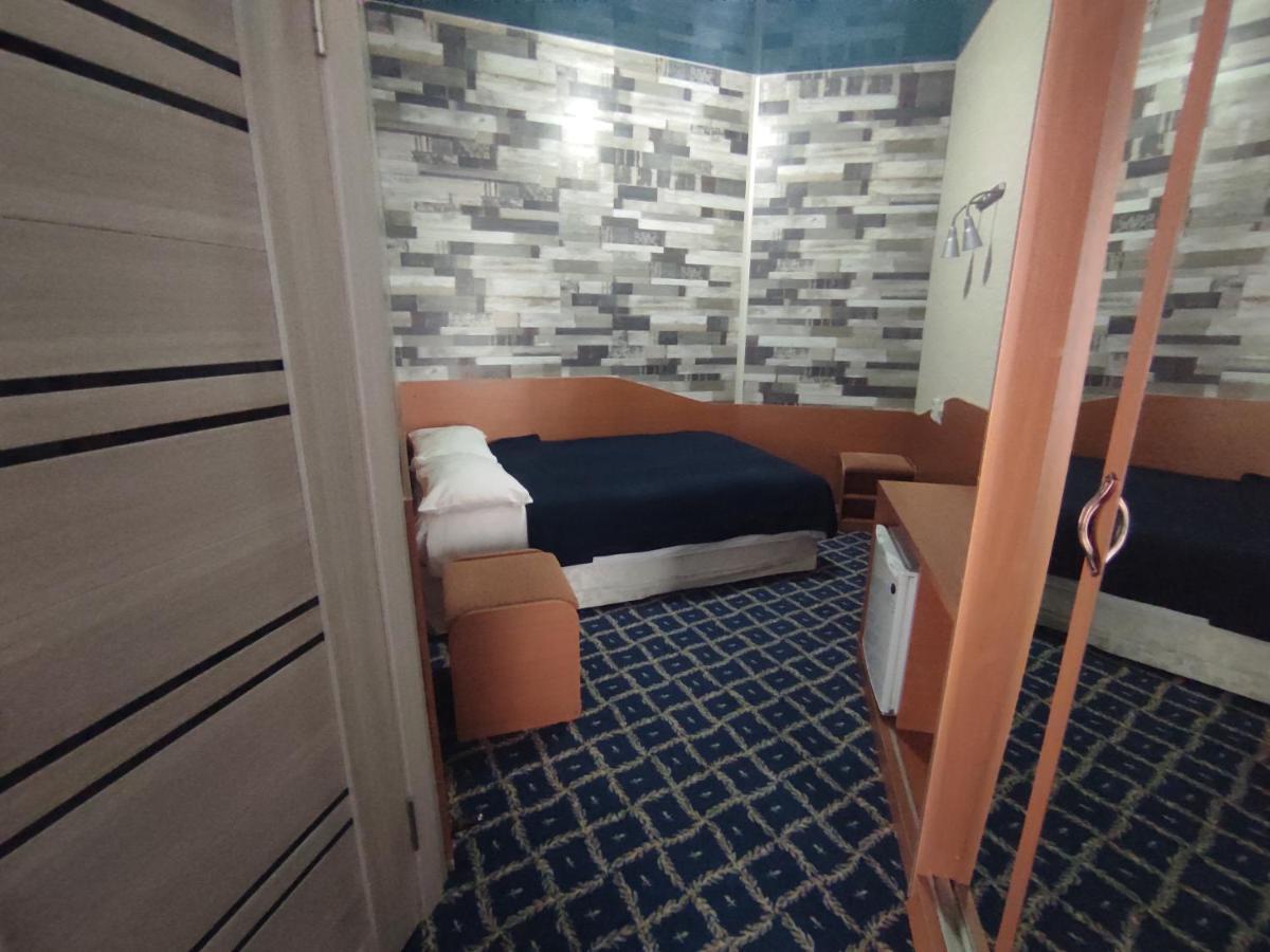 Three Dolphins Hotel Актау Екстериор снимка