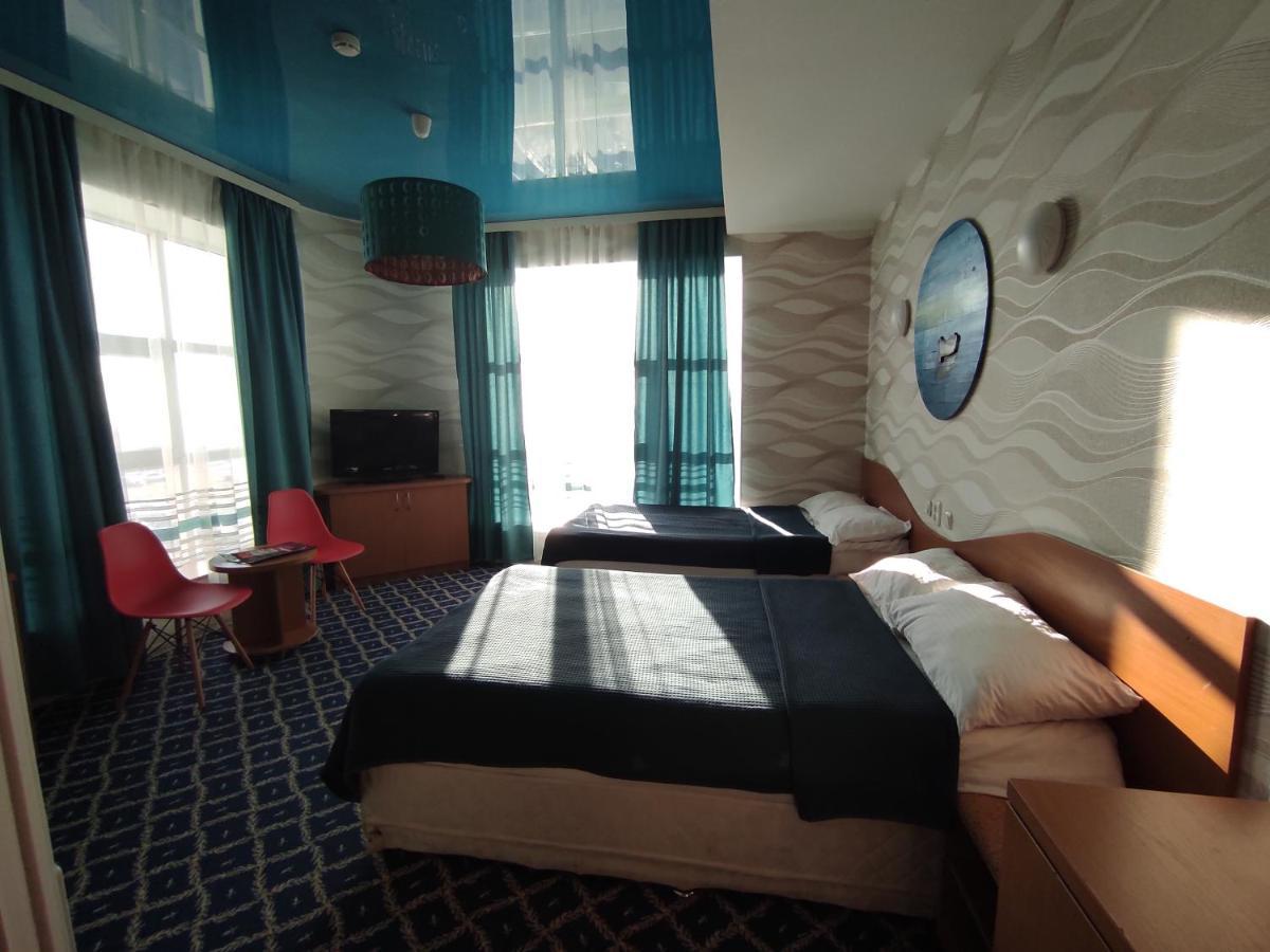 Three Dolphins Hotel Актау Екстериор снимка