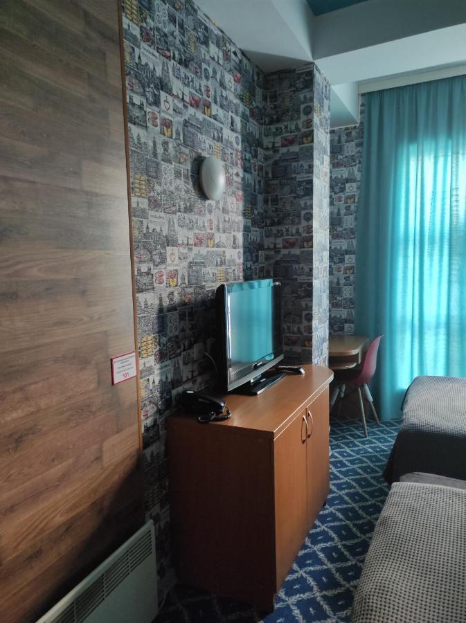 Three Dolphins Hotel Актау Екстериор снимка