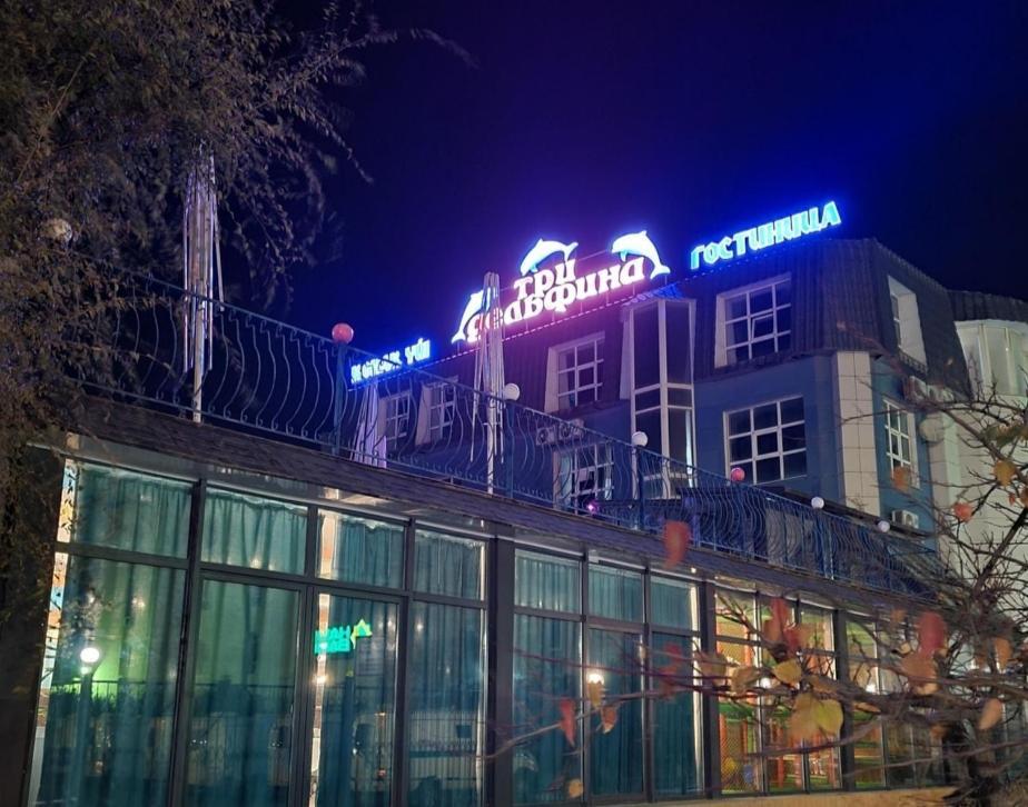 Three Dolphins Hotel Актау Екстериор снимка