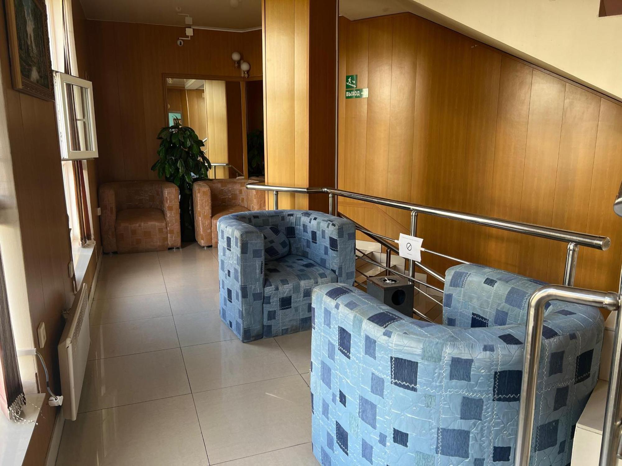 Three Dolphins Hotel Актау Екстериор снимка