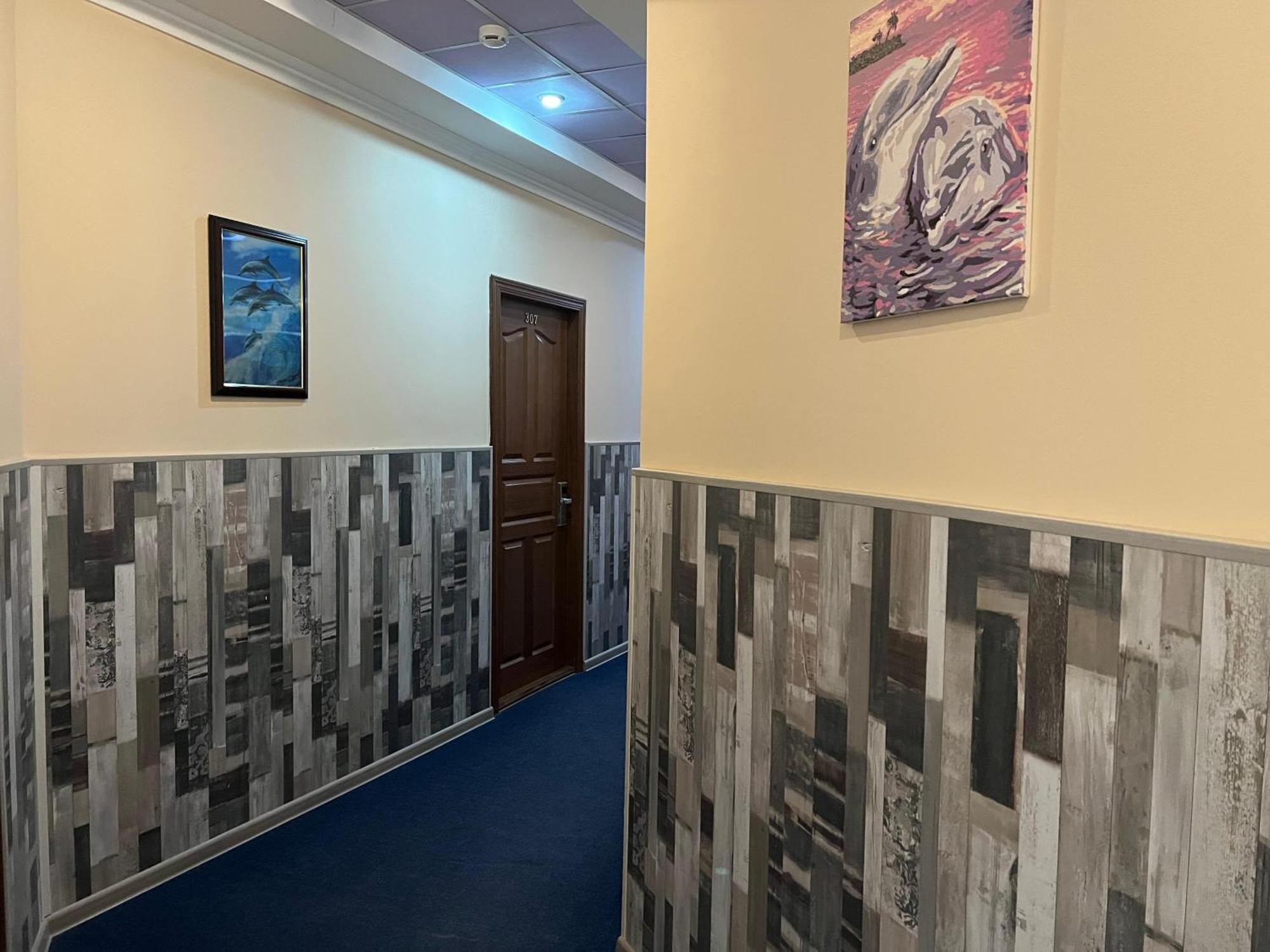 Three Dolphins Hotel Актау Екстериор снимка