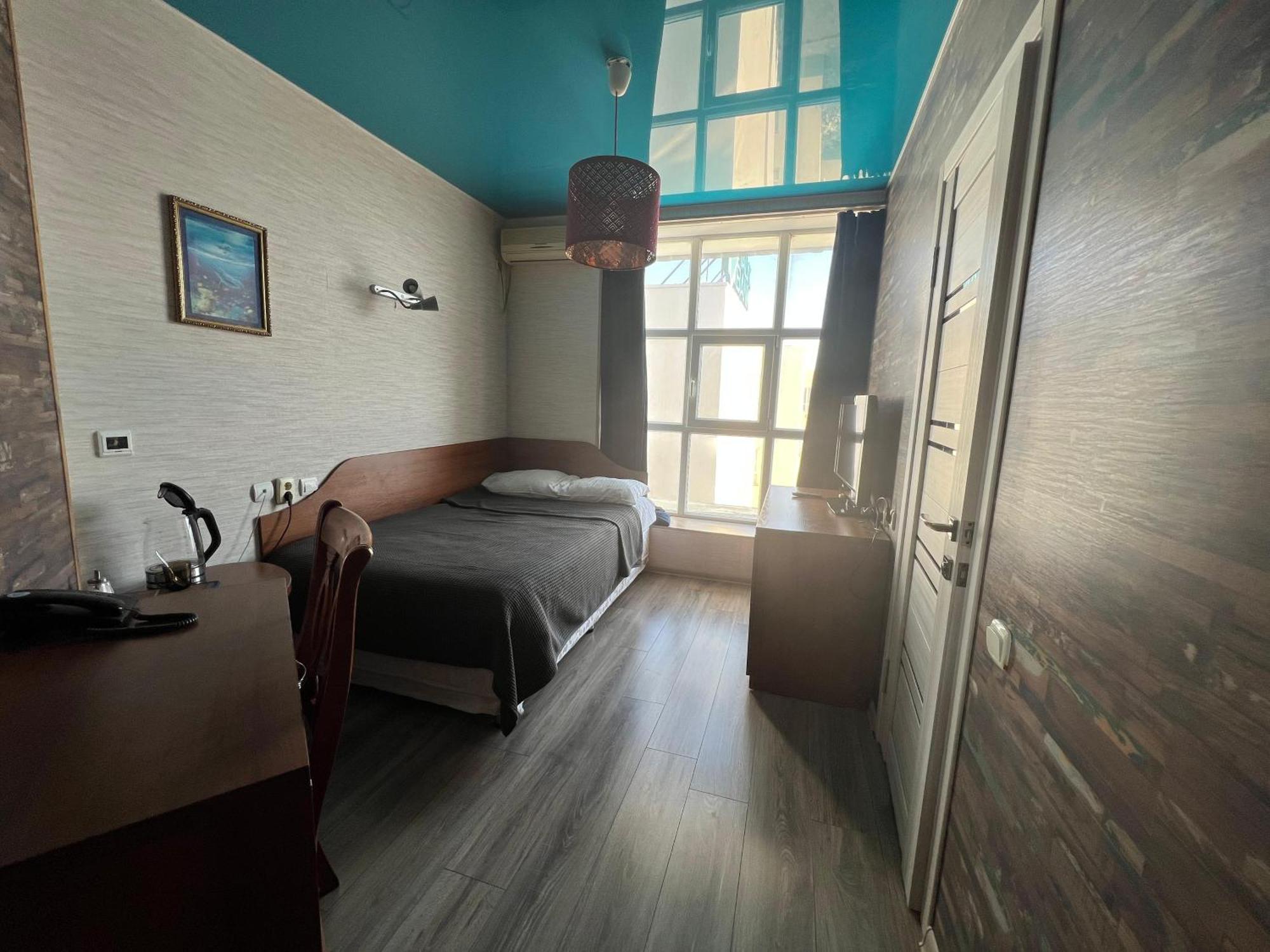 Three Dolphins Hotel Актау Екстериор снимка