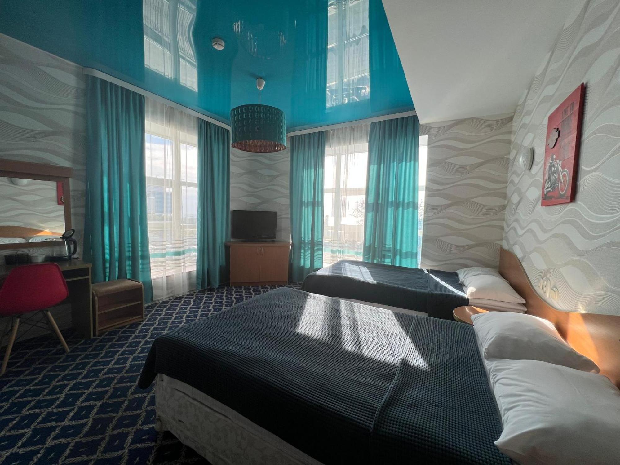 Three Dolphins Hotel Актау Екстериор снимка