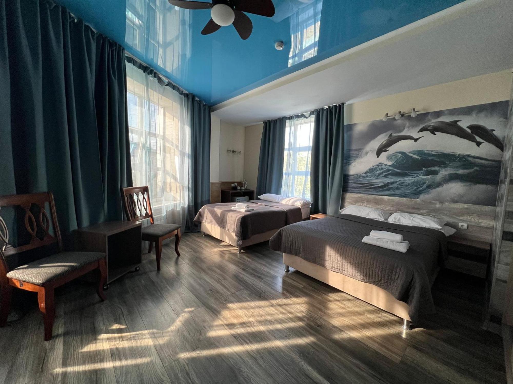 Three Dolphins Hotel Актау Екстериор снимка