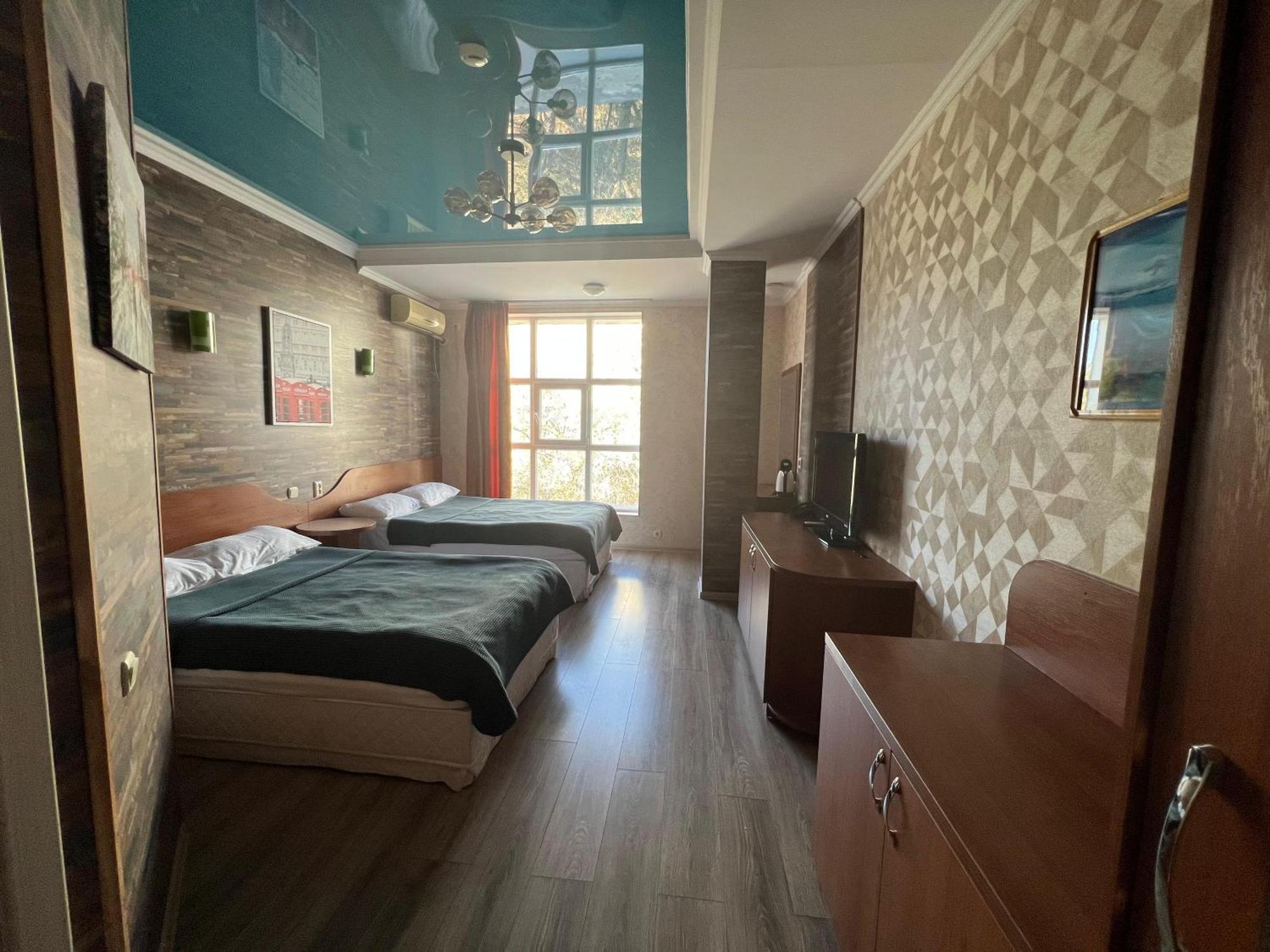 Three Dolphins Hotel Актау Екстериор снимка