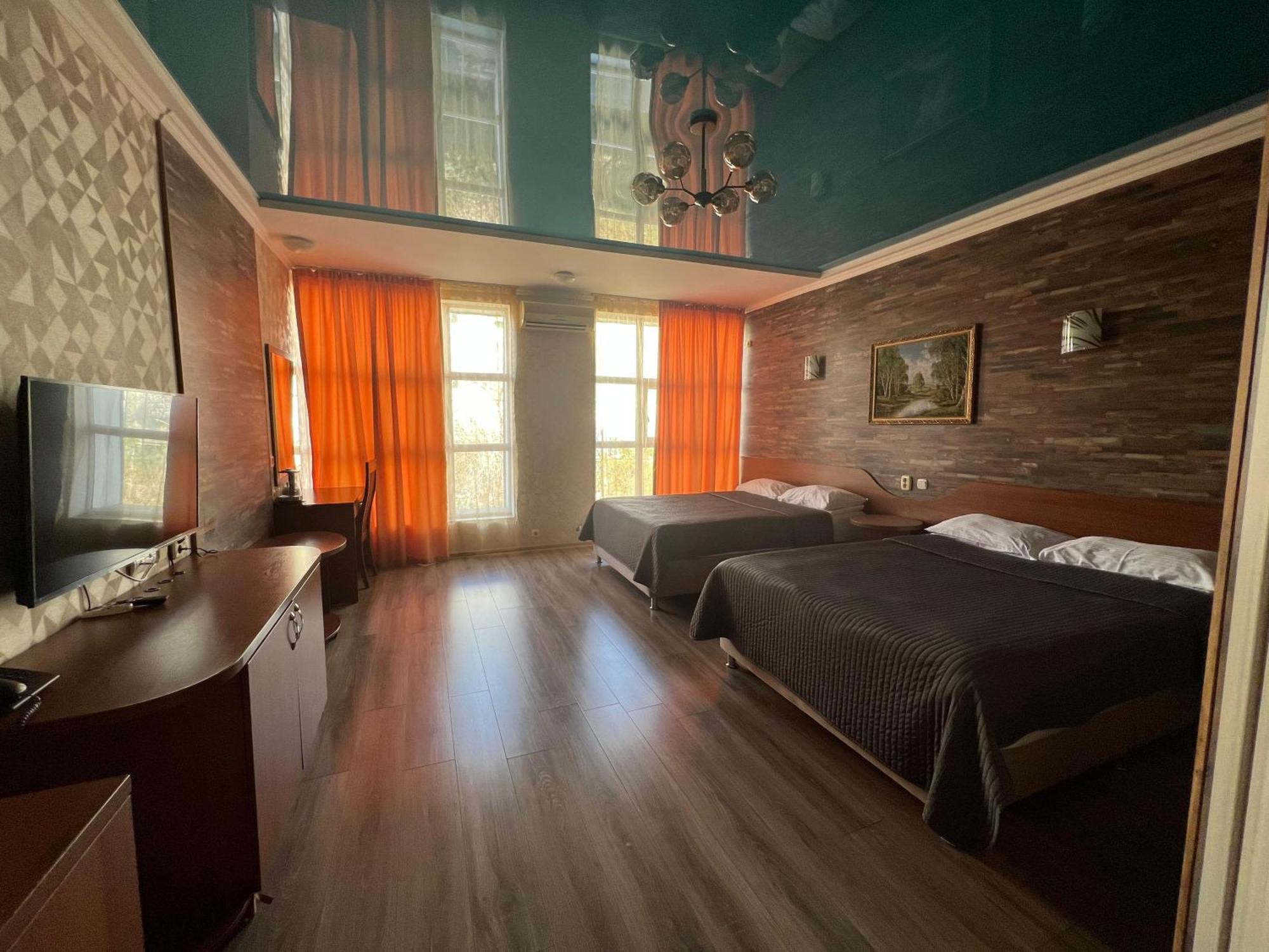 Three Dolphins Hotel Актау Екстериор снимка