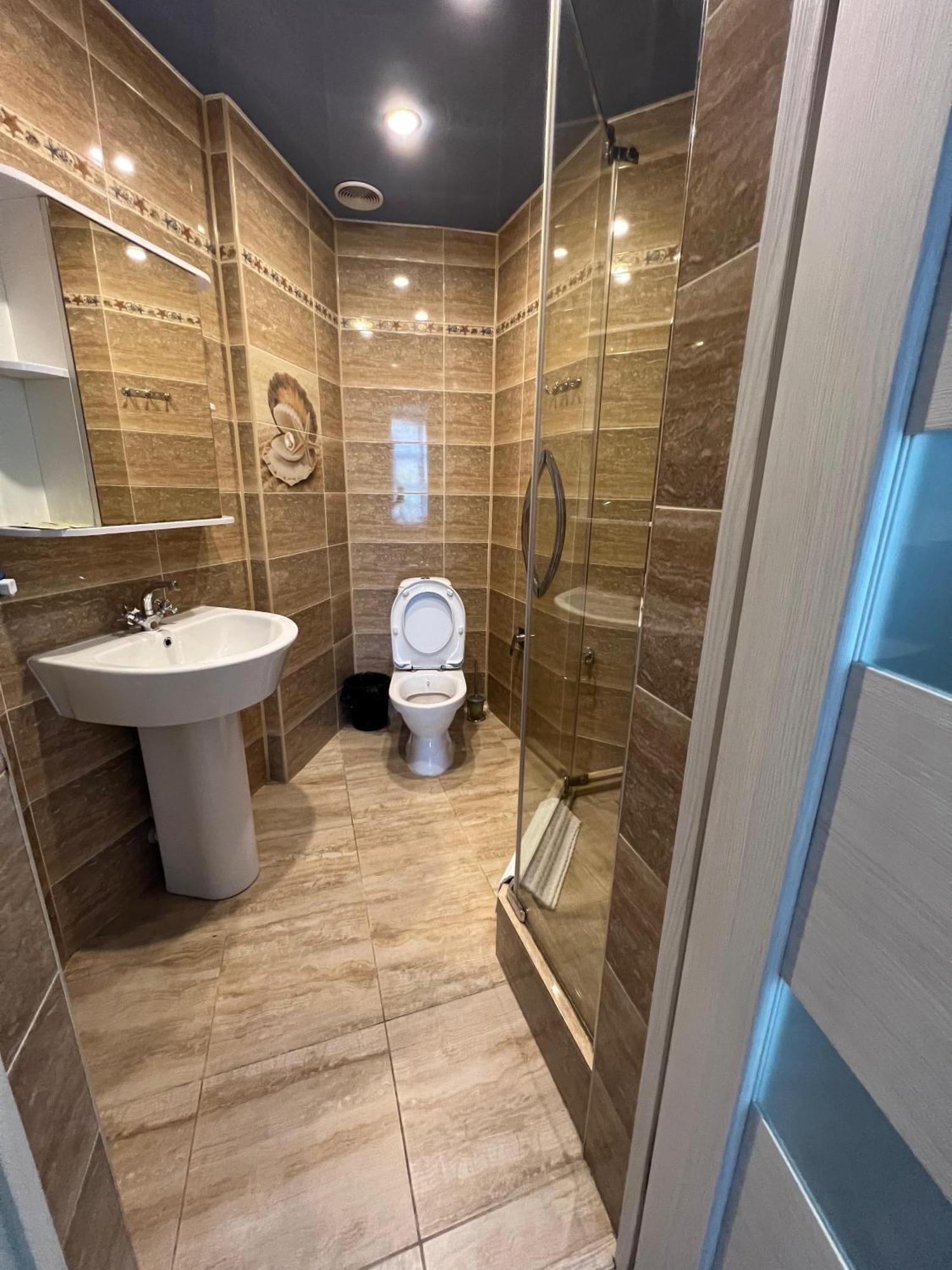 Three Dolphins Hotel Актау Екстериор снимка