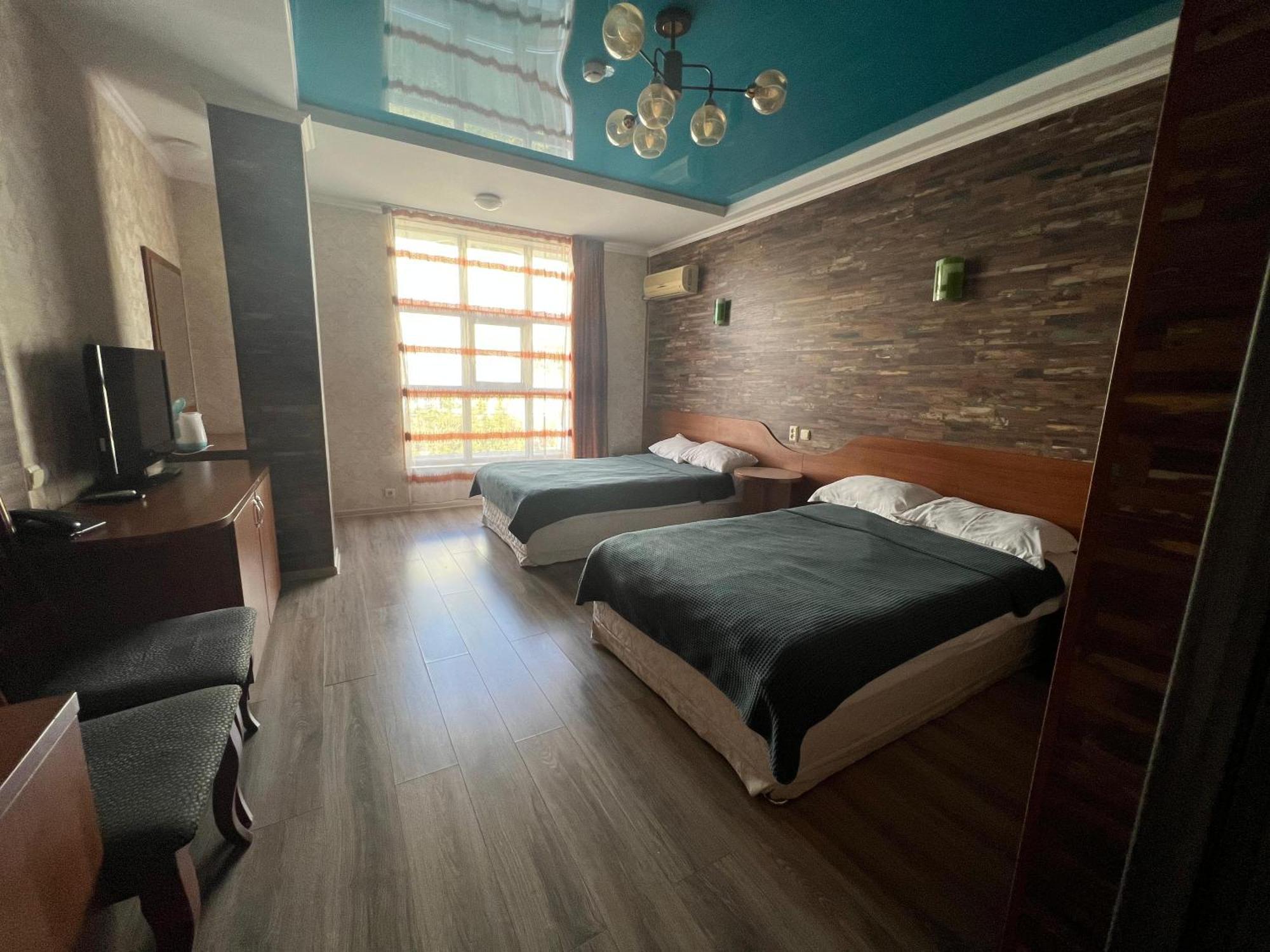 Three Dolphins Hotel Актау Екстериор снимка