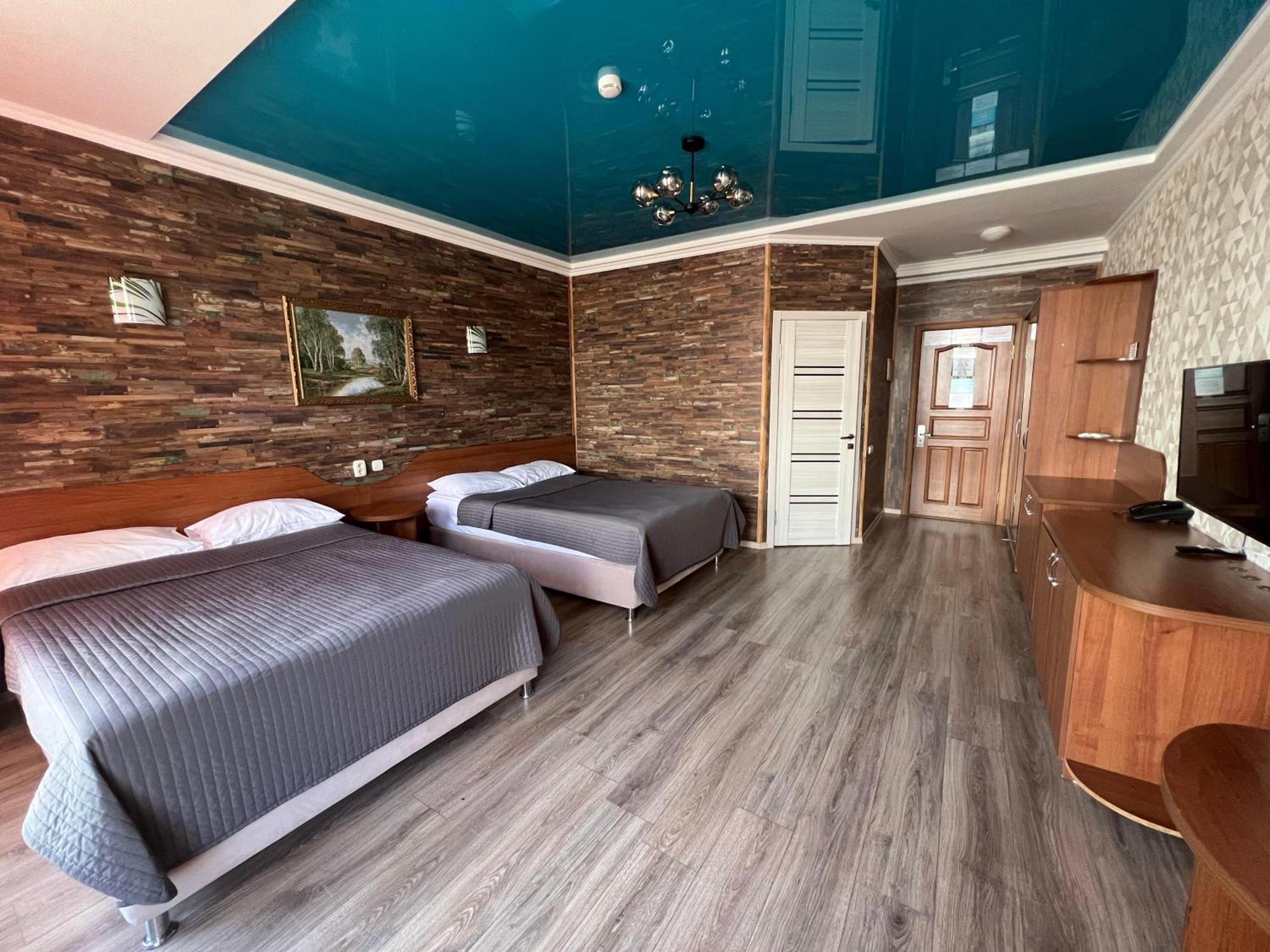 Three Dolphins Hotel Актау Екстериор снимка