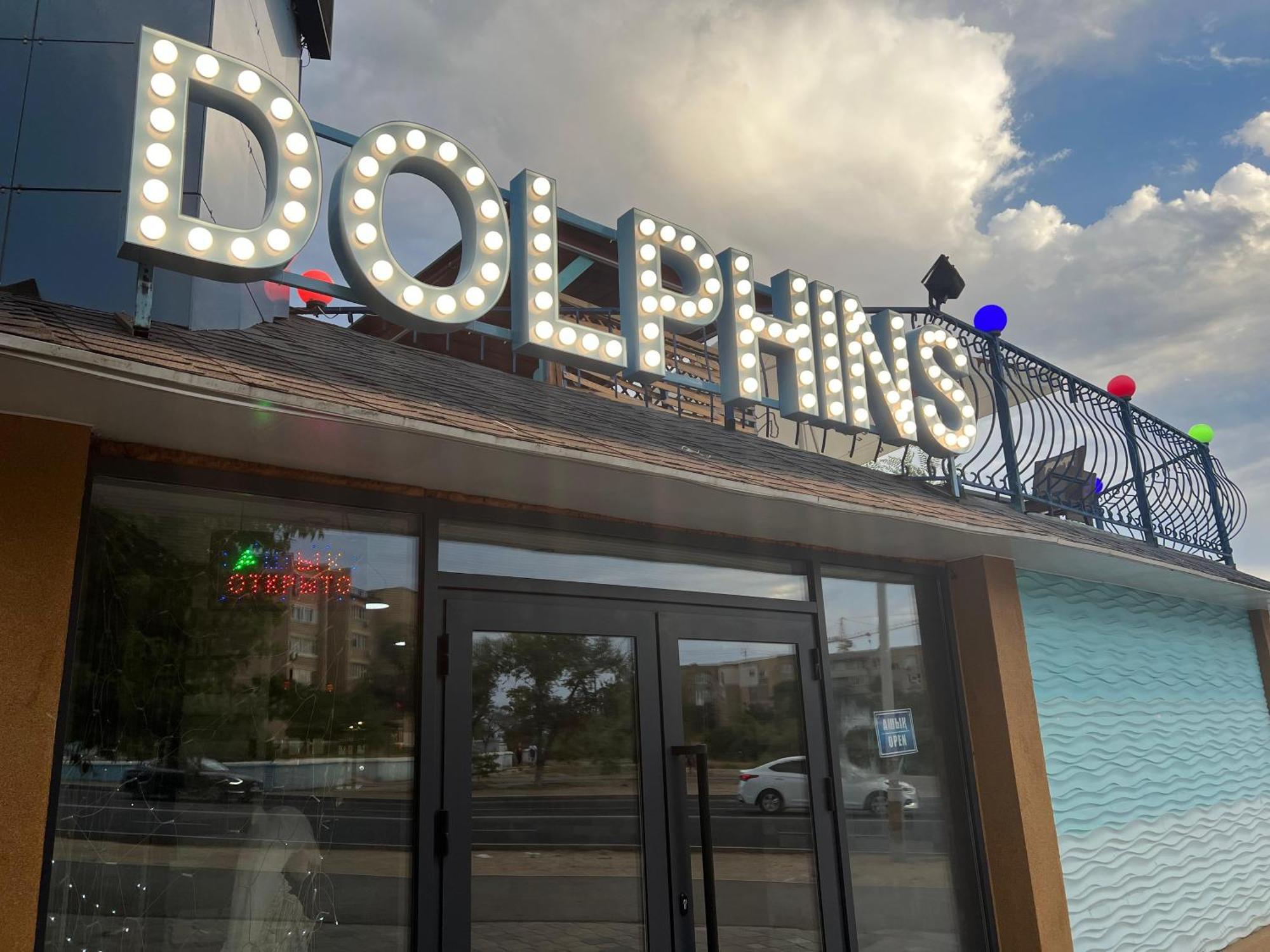 Three Dolphins Hotel Актау Екстериор снимка
