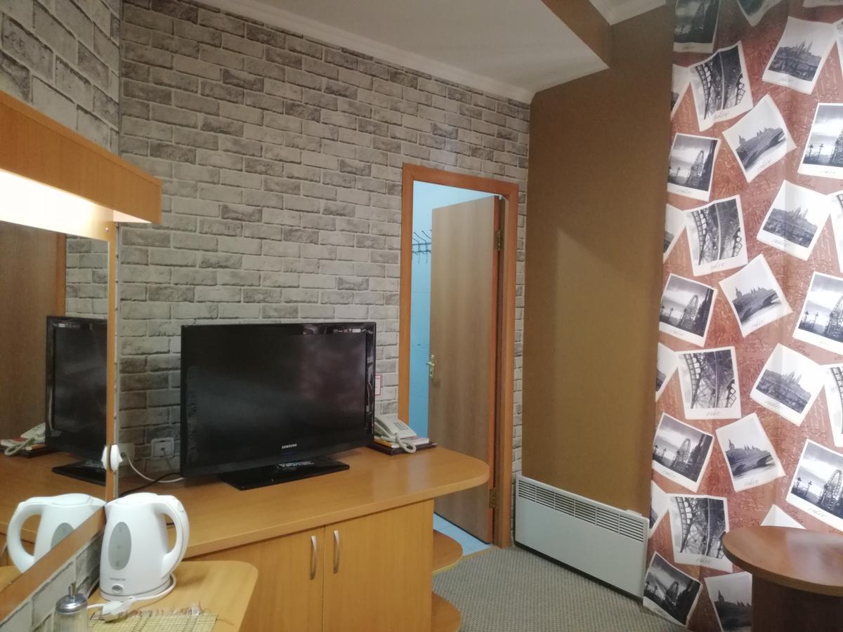 Three Dolphins Hotel Актау Екстериор снимка