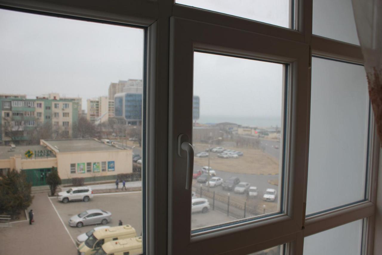 Three Dolphins Hotel Актау Екстериор снимка